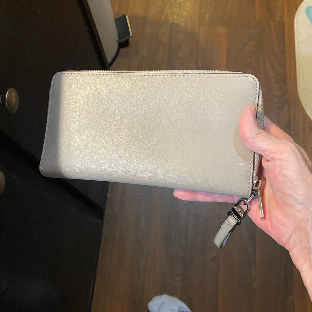 Tory Burch Parker Zip Leather Continental Wallet in a "Dust Storm" (gray) color. - Picture 2 of 7